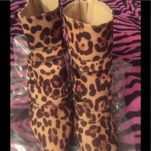 Women’s booties size 9